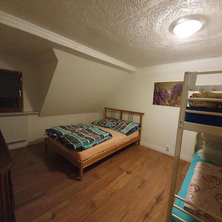 Dachgeschosswohnung In Neumuenster 2 Zimmer Екстериор снимка