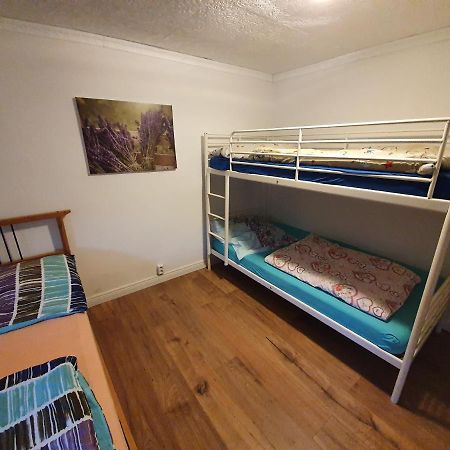 Dachgeschosswohnung In Neumuenster 2 Zimmer Екстериор снимка