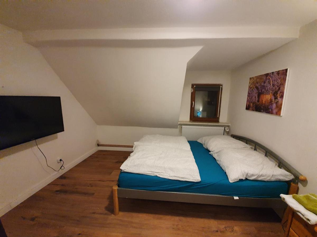 Dachgeschosswohnung In Neumuenster 2 Zimmer Екстериор снимка