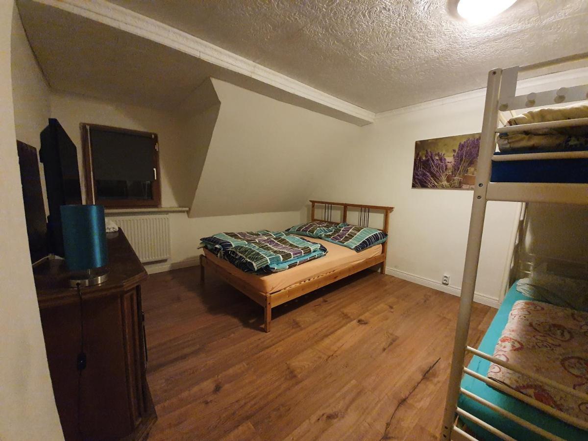 Dachgeschosswohnung In Neumuenster 2 Zimmer Екстериор снимка