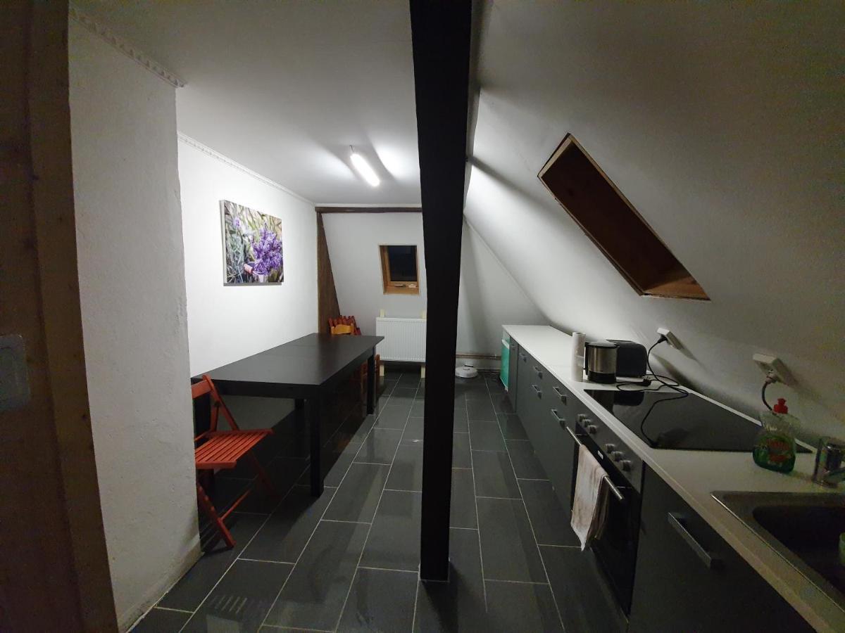 Dachgeschosswohnung In Neumuenster 2 Zimmer Екстериор снимка